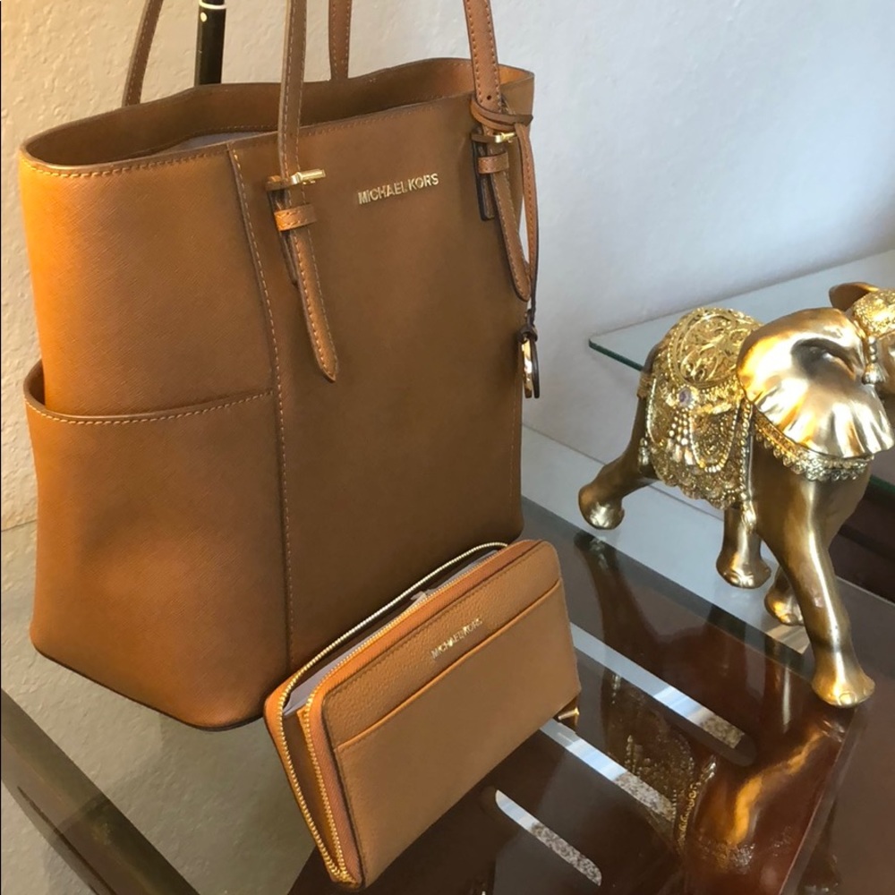Michael kors purse and wallet